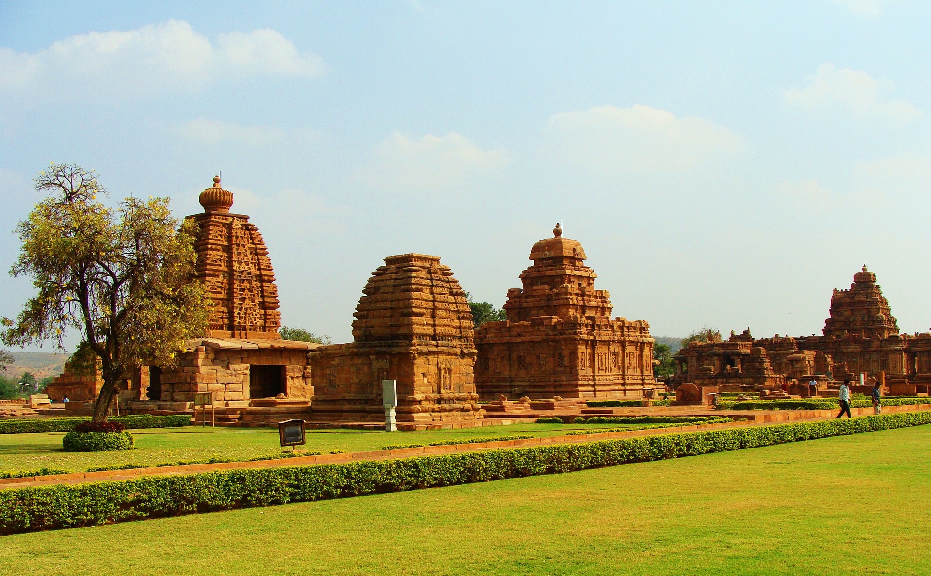 https://pixabay.com/en/pattadakal-monuments-unesco-site-172207/